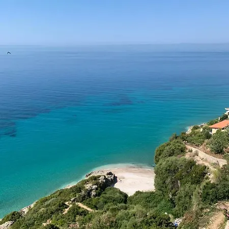 Odhisea Otel Qeparo