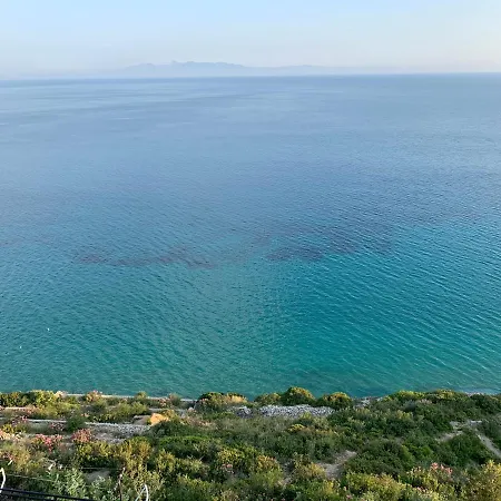 Hotel Odhisea Qeparo