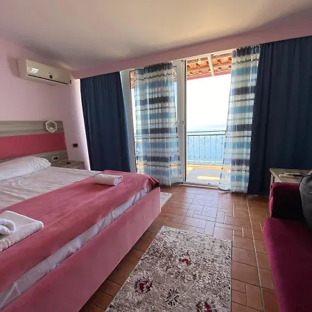 Odhisea Hotel *