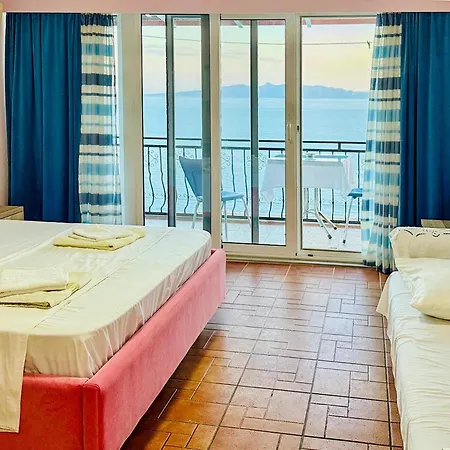 Odhisea Otel Qeparo