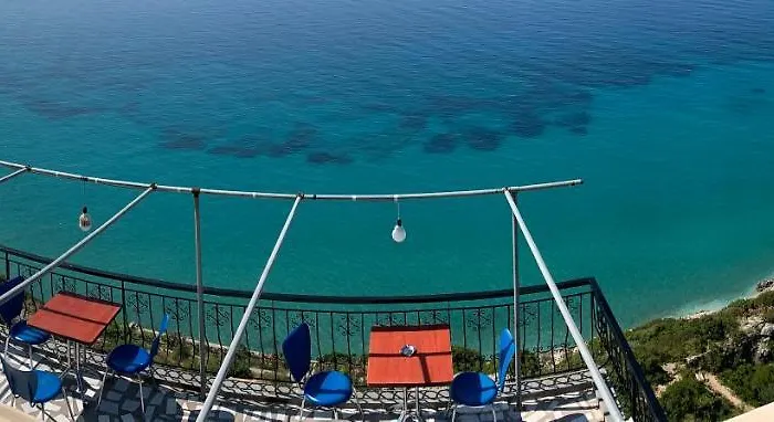 Hotel Odhisea Qeparo