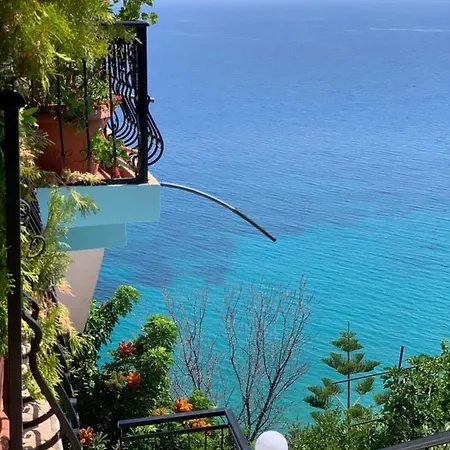Odhisea Hotel Qeparo