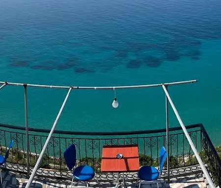 Hotel Odhisea Qeparo