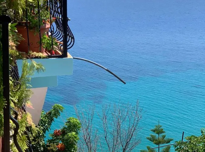 Odhisea Hotel Qeparo